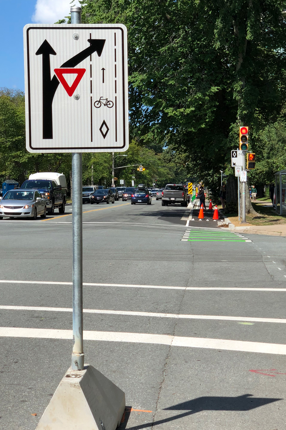 Right turning vehicles must yield to cyclists in the bike lane