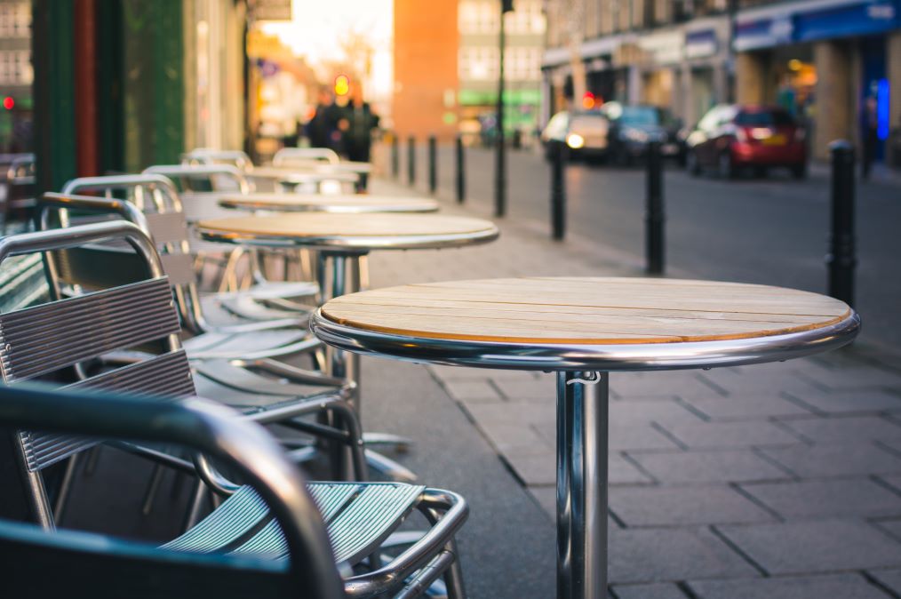 An image of a sidewalk cafe.