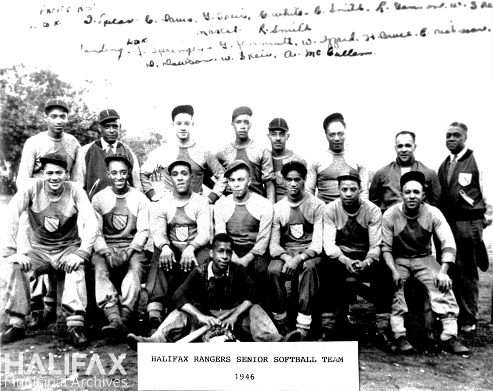 Black and white photograph of a baseball team posing
