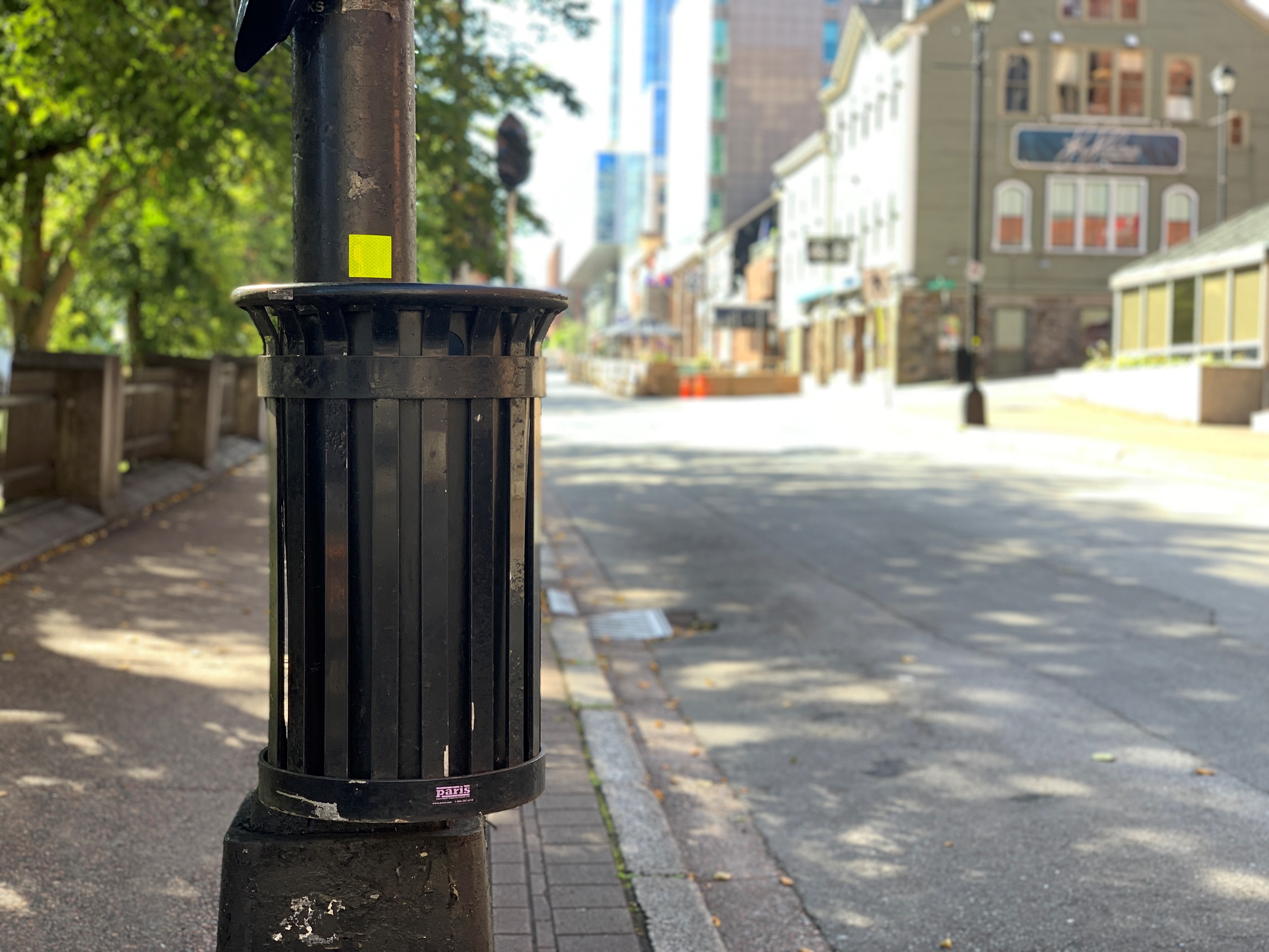 An image of a litter receptacle.