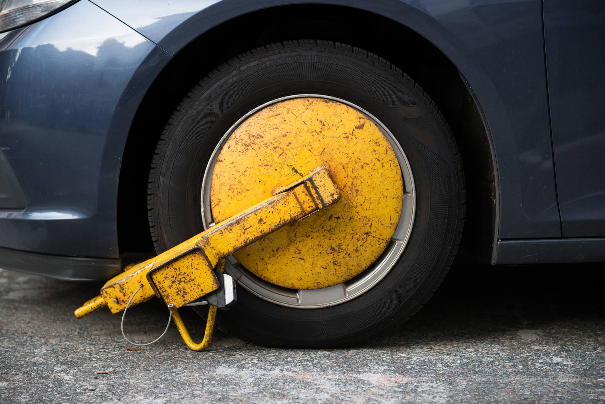 An image of a boot on a car.