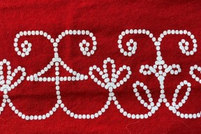 Red and white Mi’kmaw curved motif